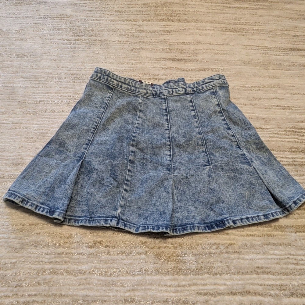 No Boundaries Denim Mini Skirt Juniors Sz 13 Acid Wash Pleated Exposed Zip Y2K - Picture 2 of 8